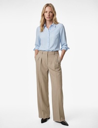 Düğmeli Uzun Kollu Klasik Yaka Gömlek