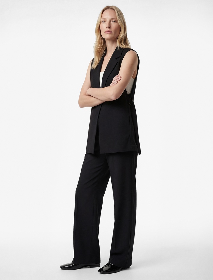  Geniş Yaka Kolsuz Metal Aksesuarlı Düğmeli Yelek