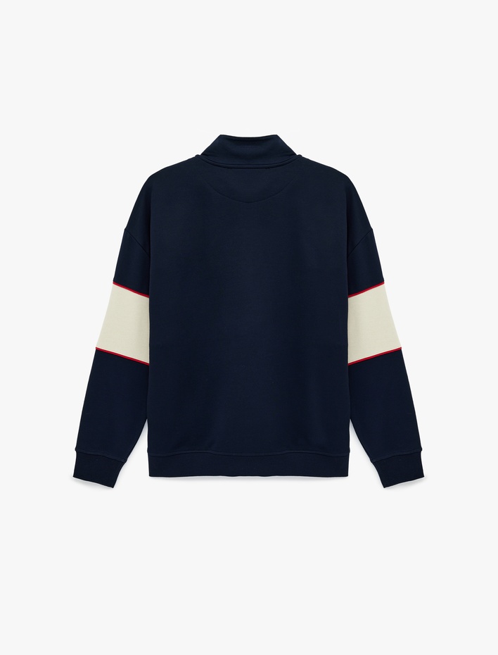  Oversize Şardonlu Renk Bloklu Kolej Baskılı Yarım Fermuarlı Sweatshirt