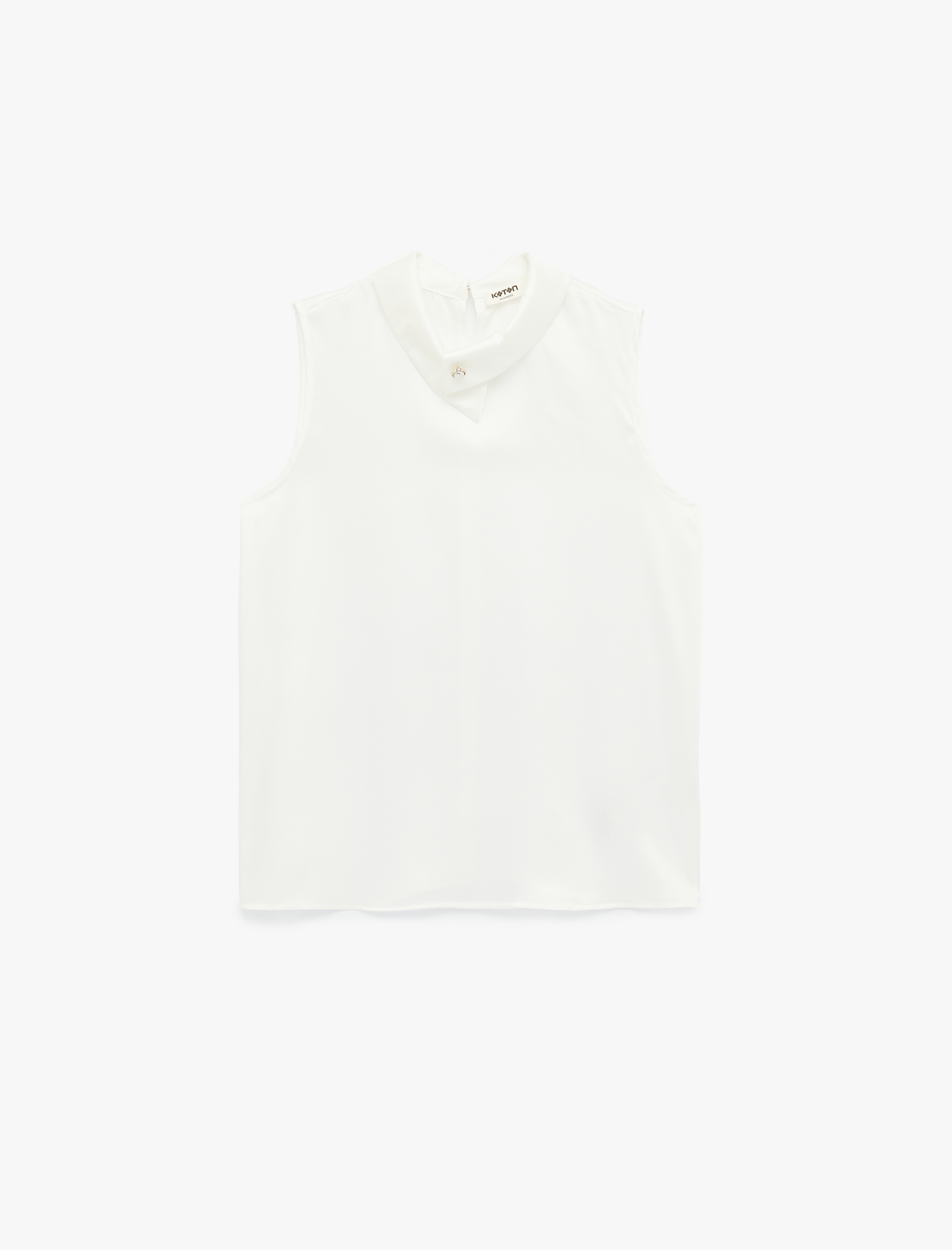   Asimetrik Yaka Metal Aksesuarlı Kolsuz Bluz