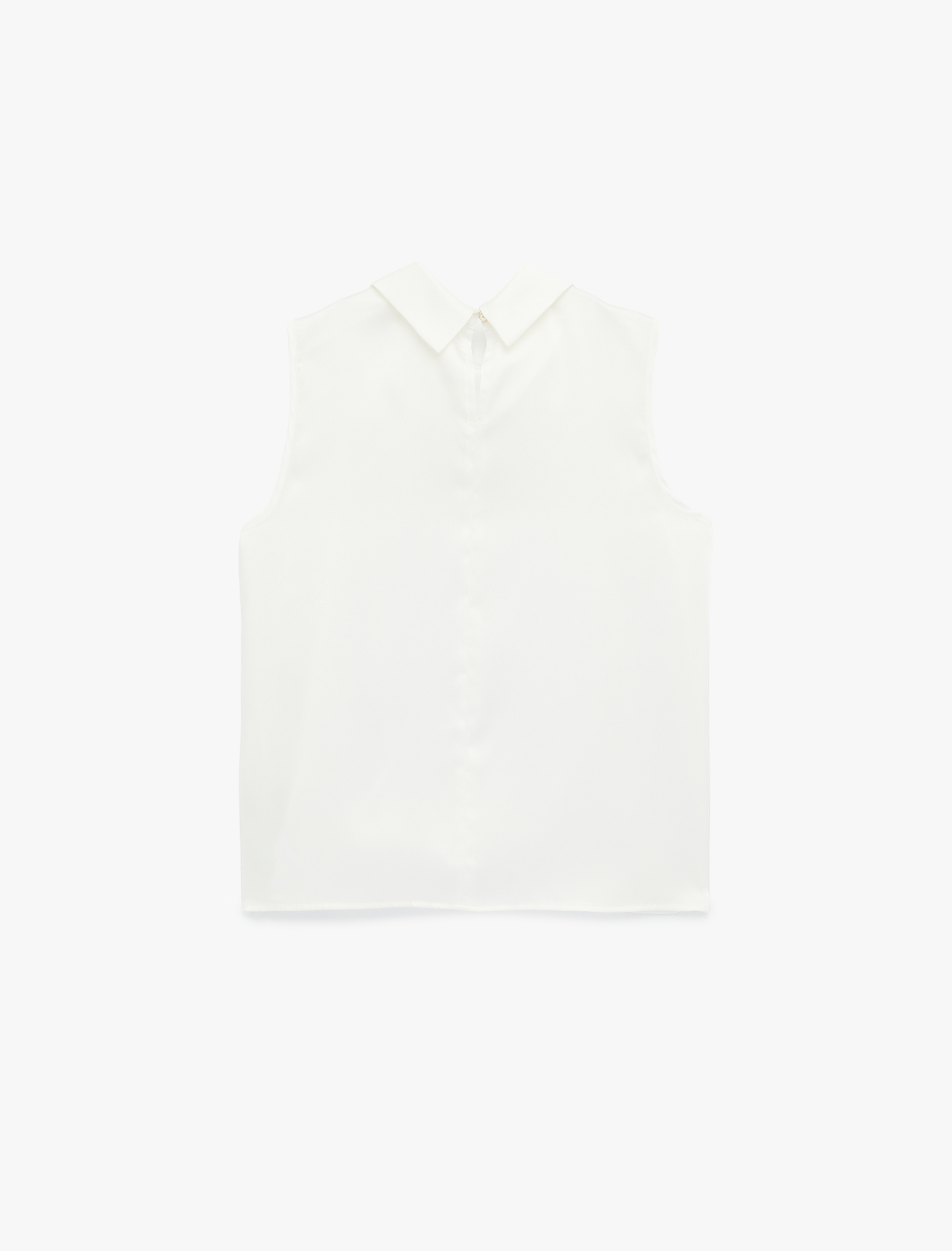   Asimetrik Yaka Metal Aksesuarlı Kolsuz Bluz