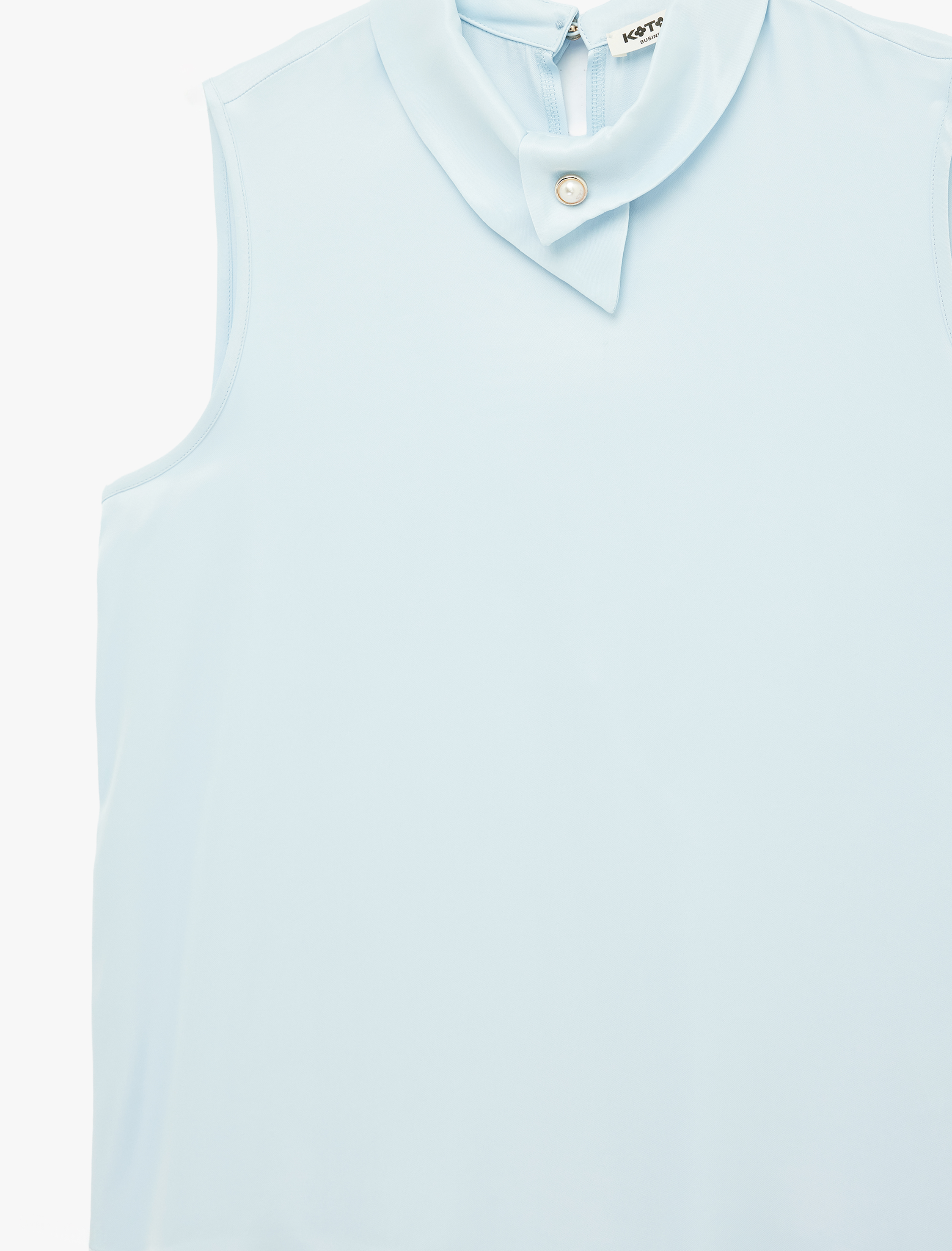   Asimetrik Yakalı Metal Aksesuarlı Kolsuz Viskon Bluz