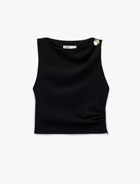 Aksesuar Detaylı Bisiklet Yaka Kolsuz Bluz