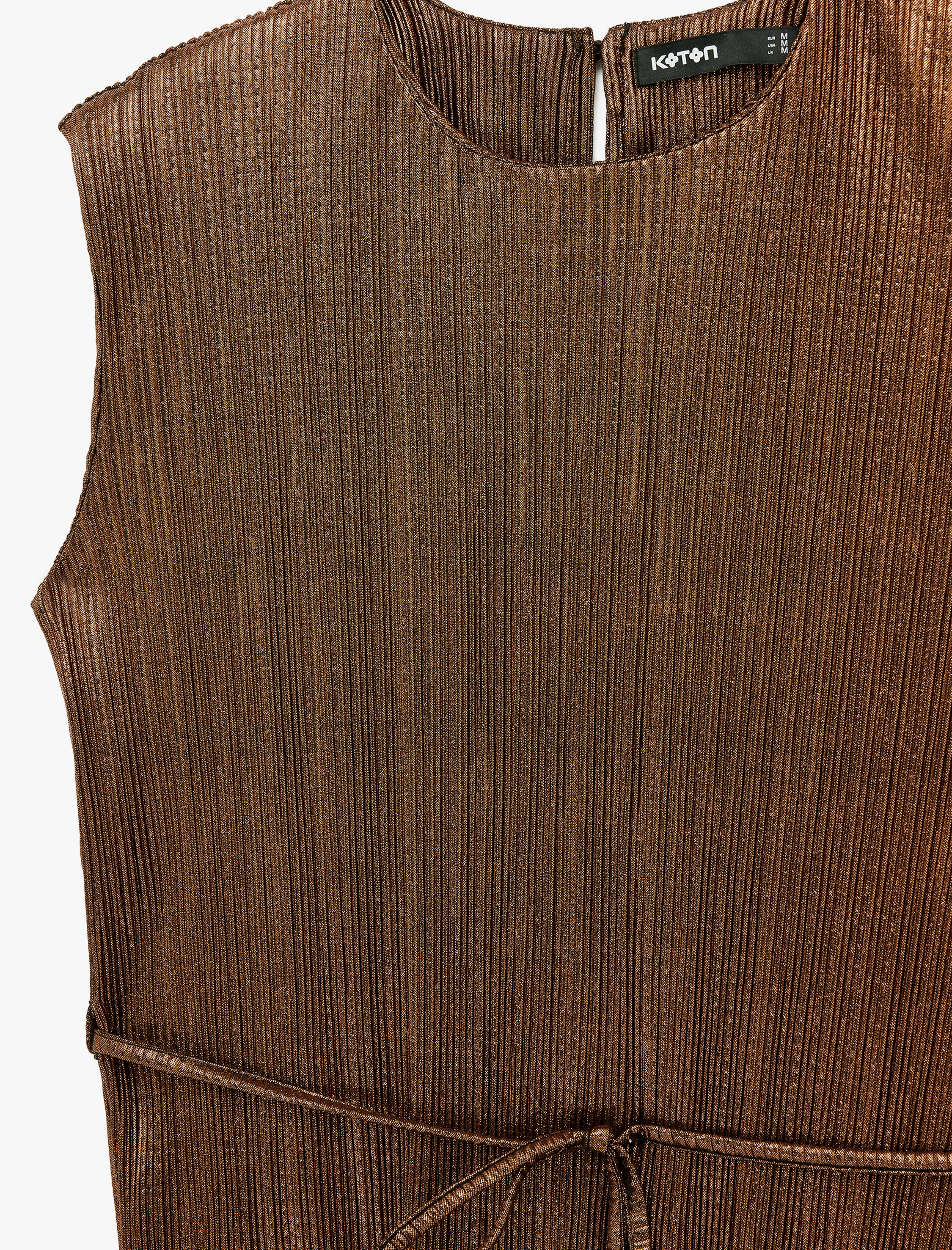   Kemerli Bisiklet Yaka Vatkalı Kolsuz Saten Piliseli Bluz