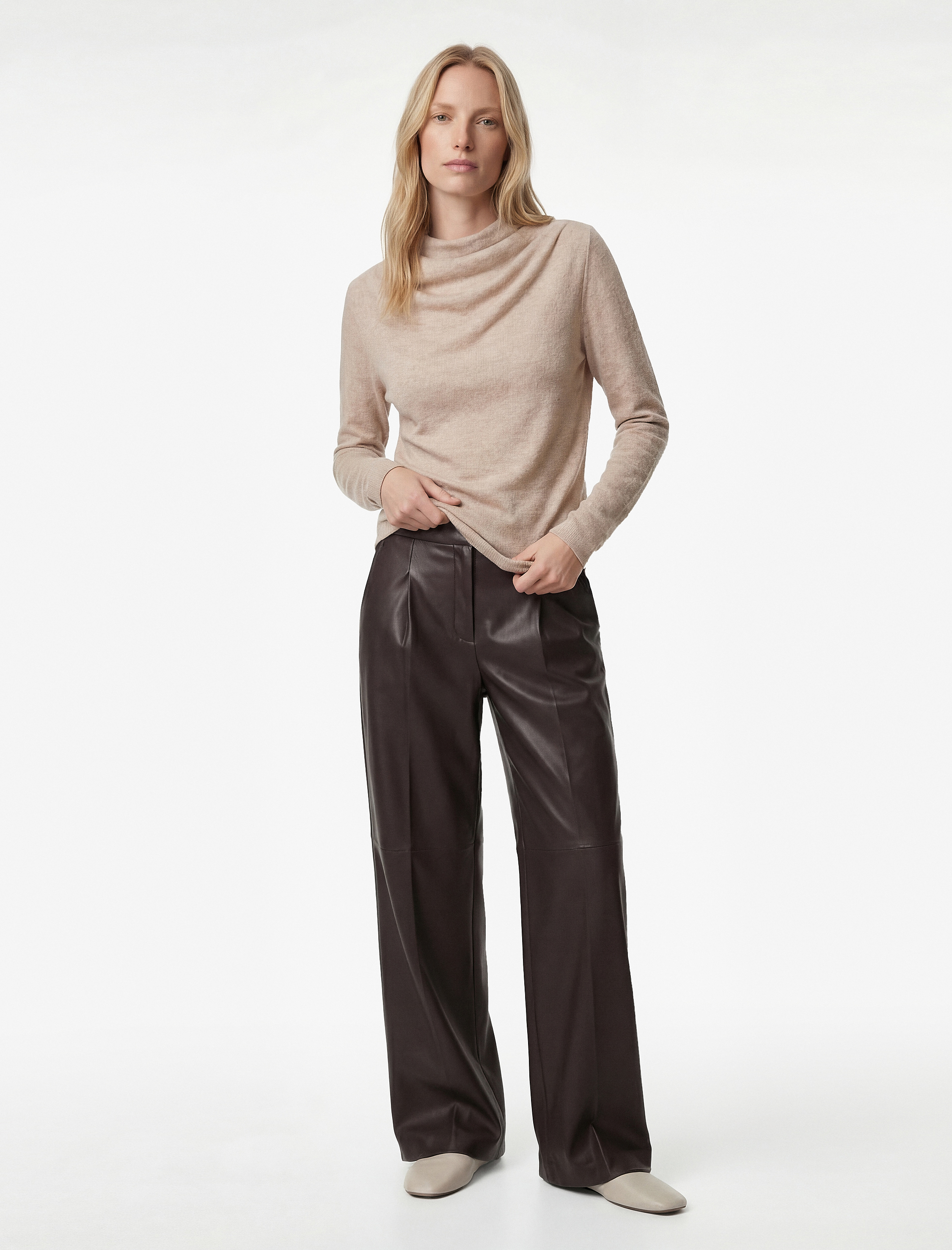   Drape Detaylı Uzun Kollu Geniş Dik Yaka Tişört