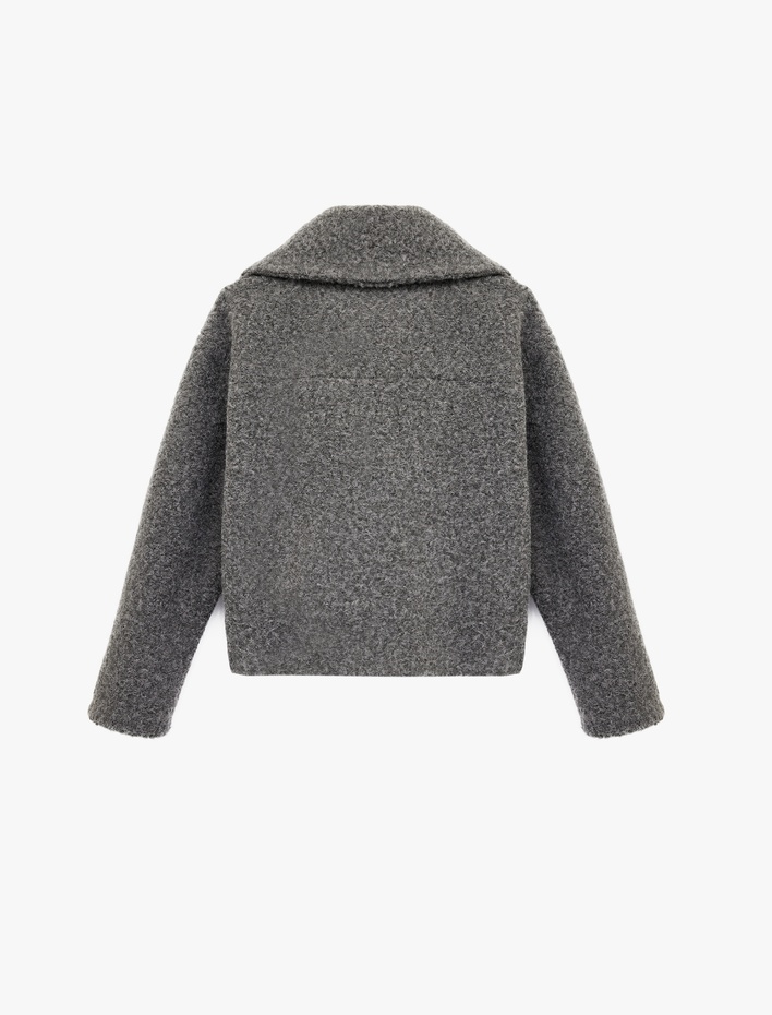  Düğmeli Cepli Uzun Kollu Kısa Atkılı Peluş Mont