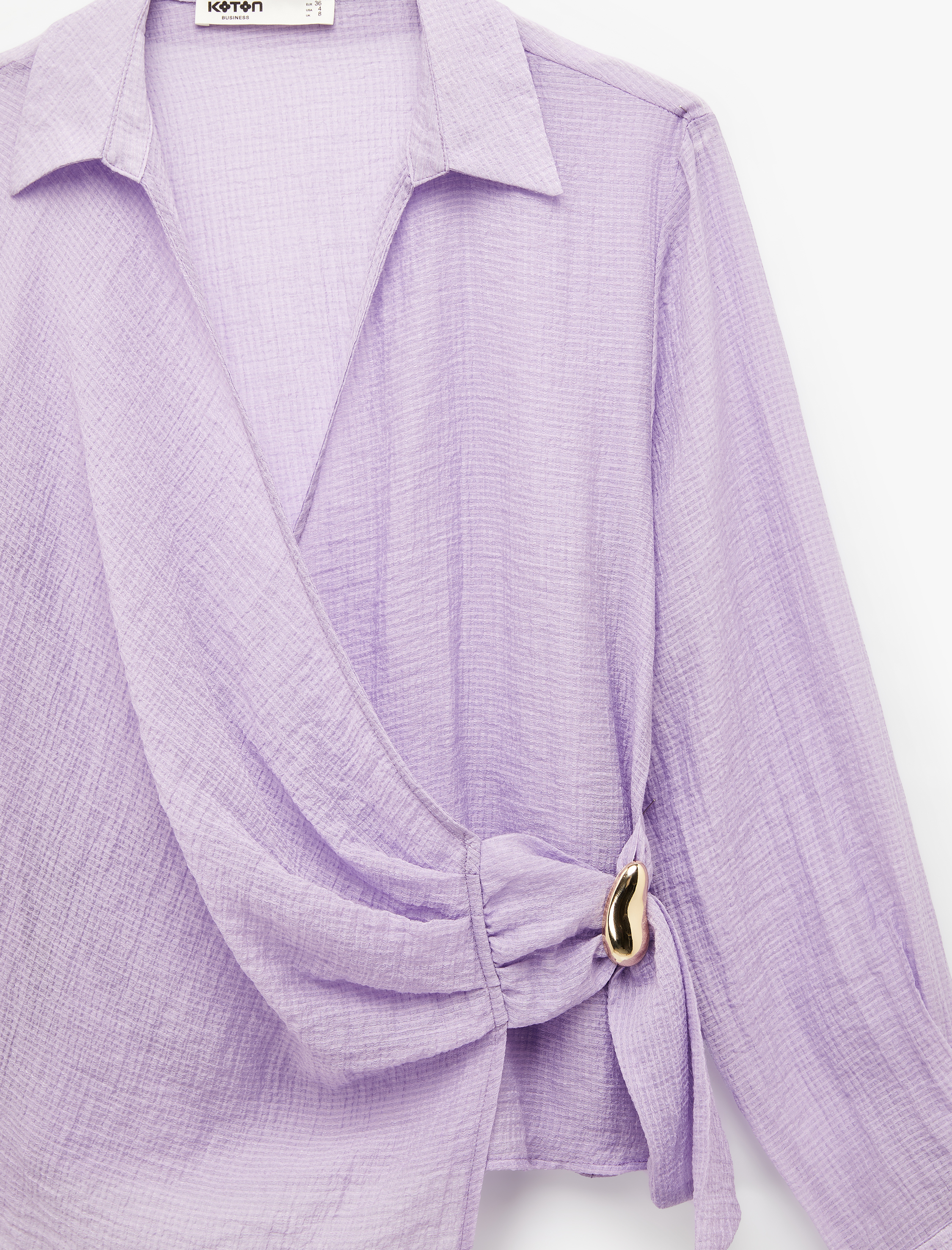   Metal Aksesuarlı Viskon Karışımlı Uzun Kollu Kruvaze Yaka Bluz