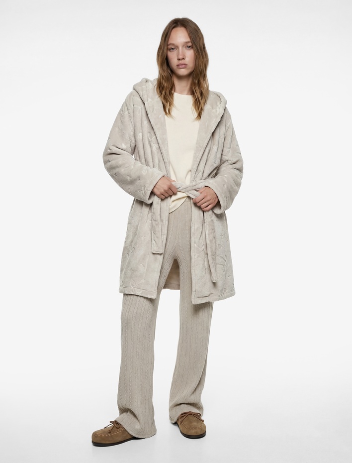  Uzun Kollu Fiyonk Detaylı Kapüşonlu Kemerli Peluş Sabahlık