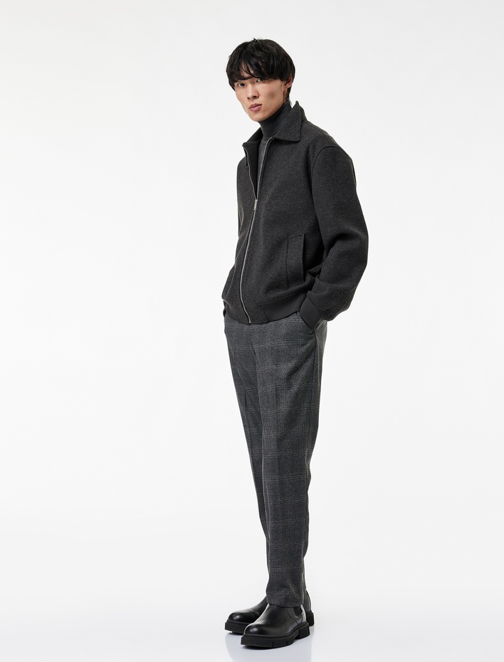  Regular Fit Viskon Karışımlı Cepli Düğmeli Kareli Kumaş Pantolon