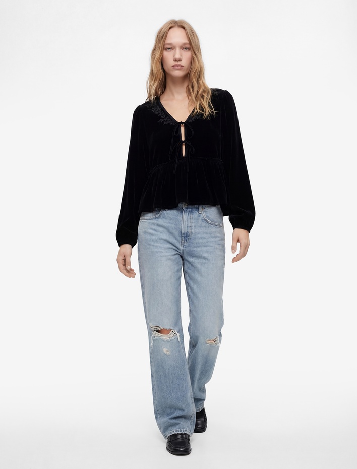  Slim Fit Balon Kol V Yaka Çiçek İşlemeli Bağcıklı Kadife Bluz