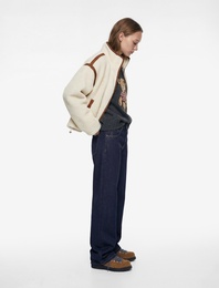 Dik Yaka Cep Detaylı Fermuarlı Oversize Peluş Ceket