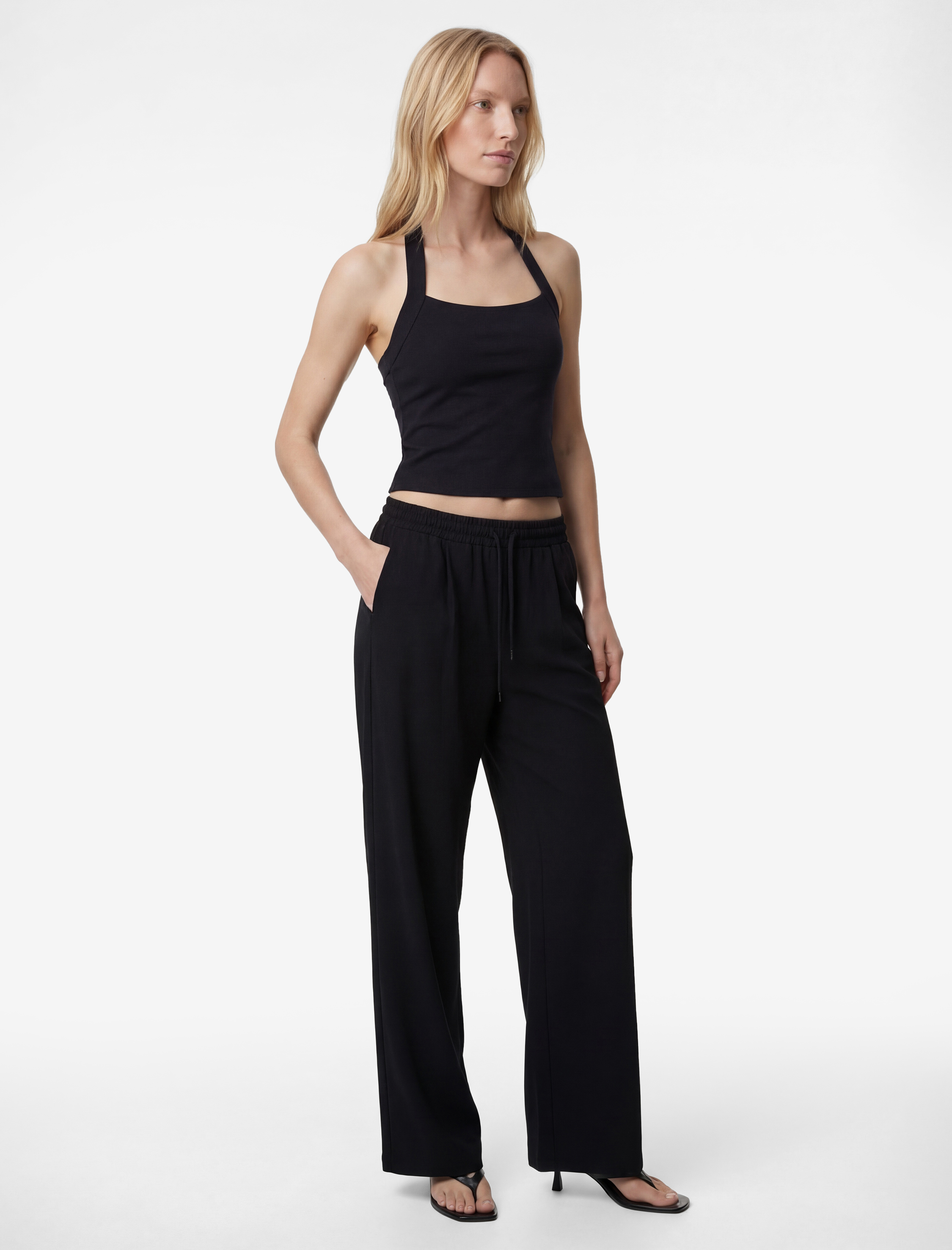   Regular Fit Viskon Karışımlı Beli Bağcıklı Pileli Pantolon