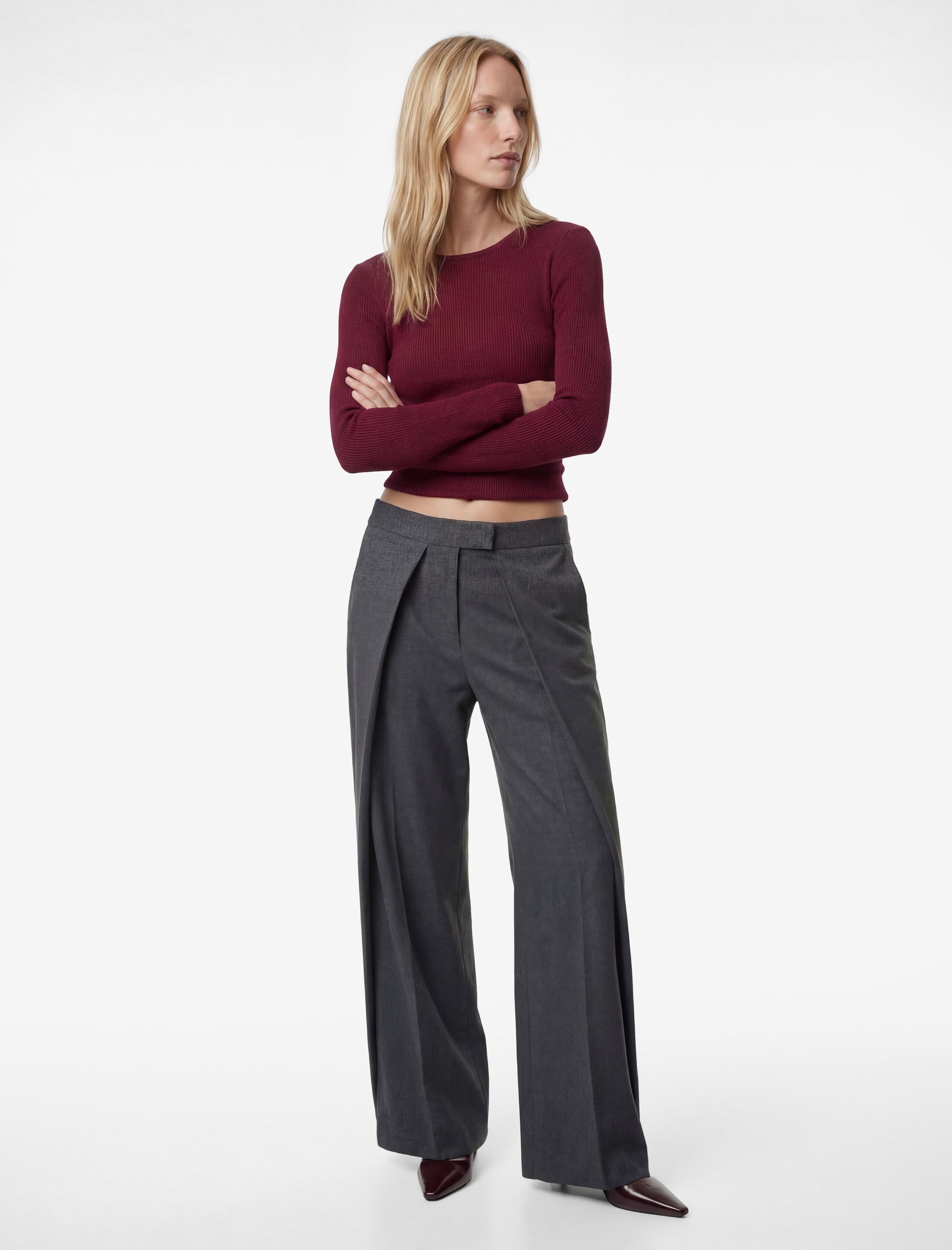   Uzun Kollu Drape Detaylı Yuvarlak Kayık Yaka Triko Kazak