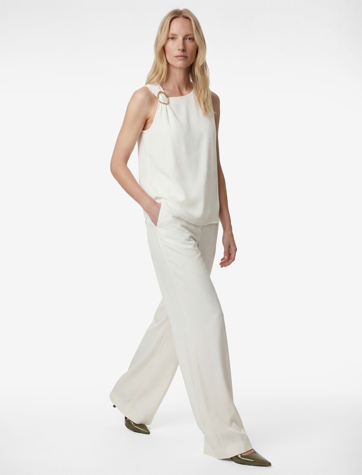  Bisiklet Yaka Kolsuz Metal Aksesuarlı Viskon Bluz