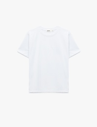 Pamuklu Kısa Kollu Bisiklet Yaka Kabartma Baskı Detaylı Tişört