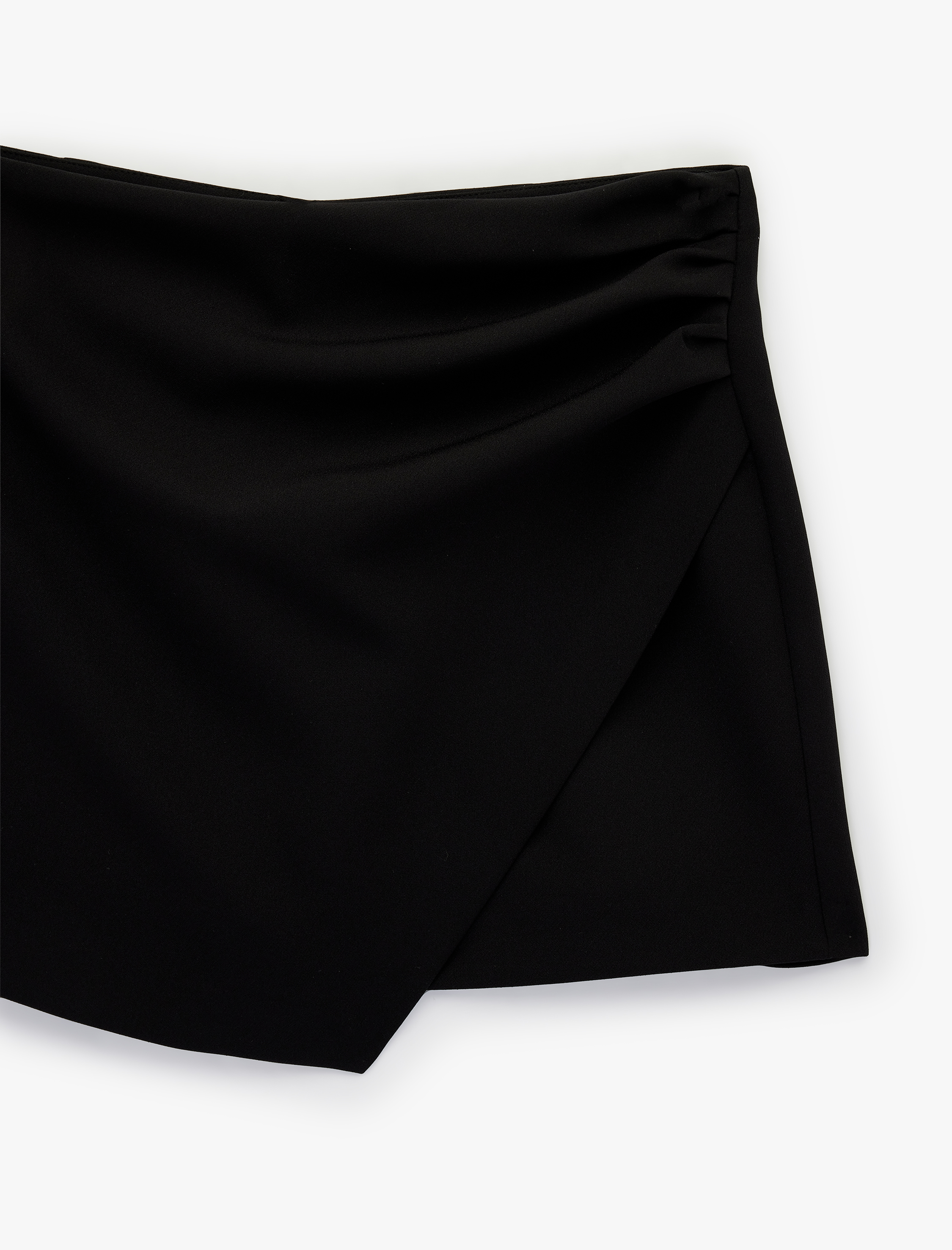   Drape Detaylı Kruvaze Mini Şort Etek