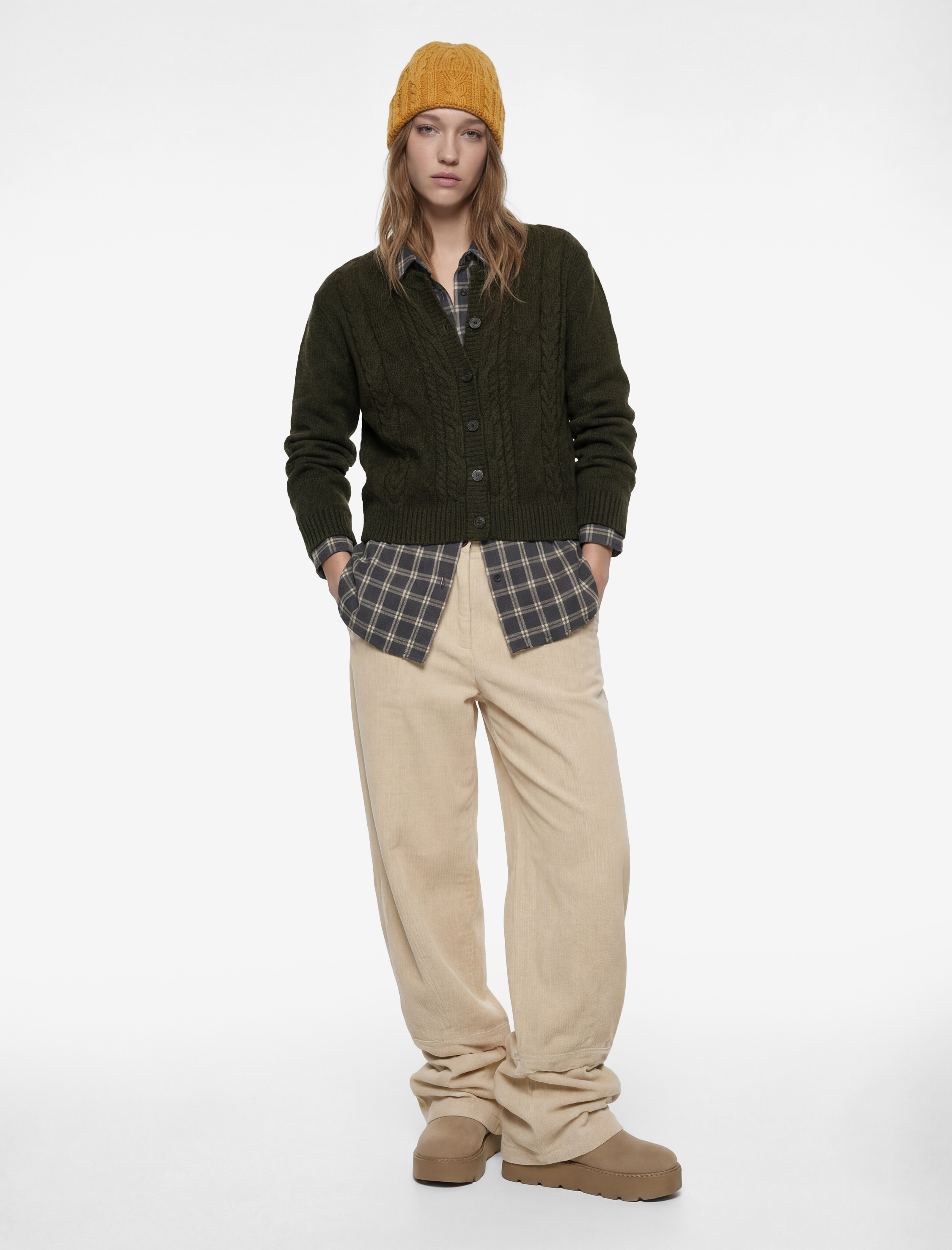   Slim Fit Saç Örgüsü Dokulu Düğmeli Bisiklet Yaka Triko Hırka