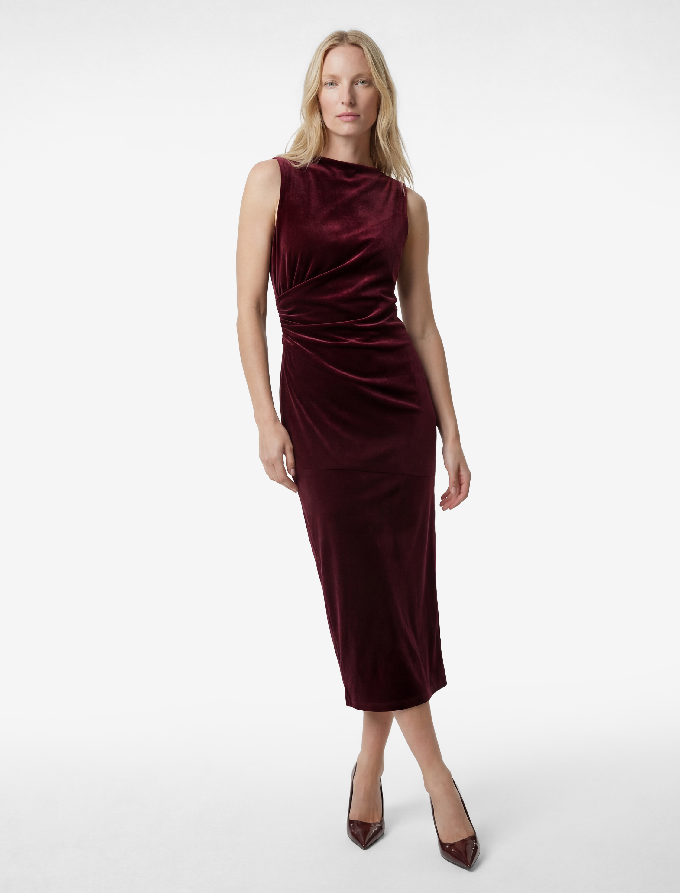   Dik Yaka Slim Fit Kolsuz Drapeli Yırtmaç Detaylı Uzun Bodycon Kadife Elbise