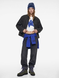 Uzun Kollu Dik Yaka Cep Detaylı Düğmeli Crop Ceket