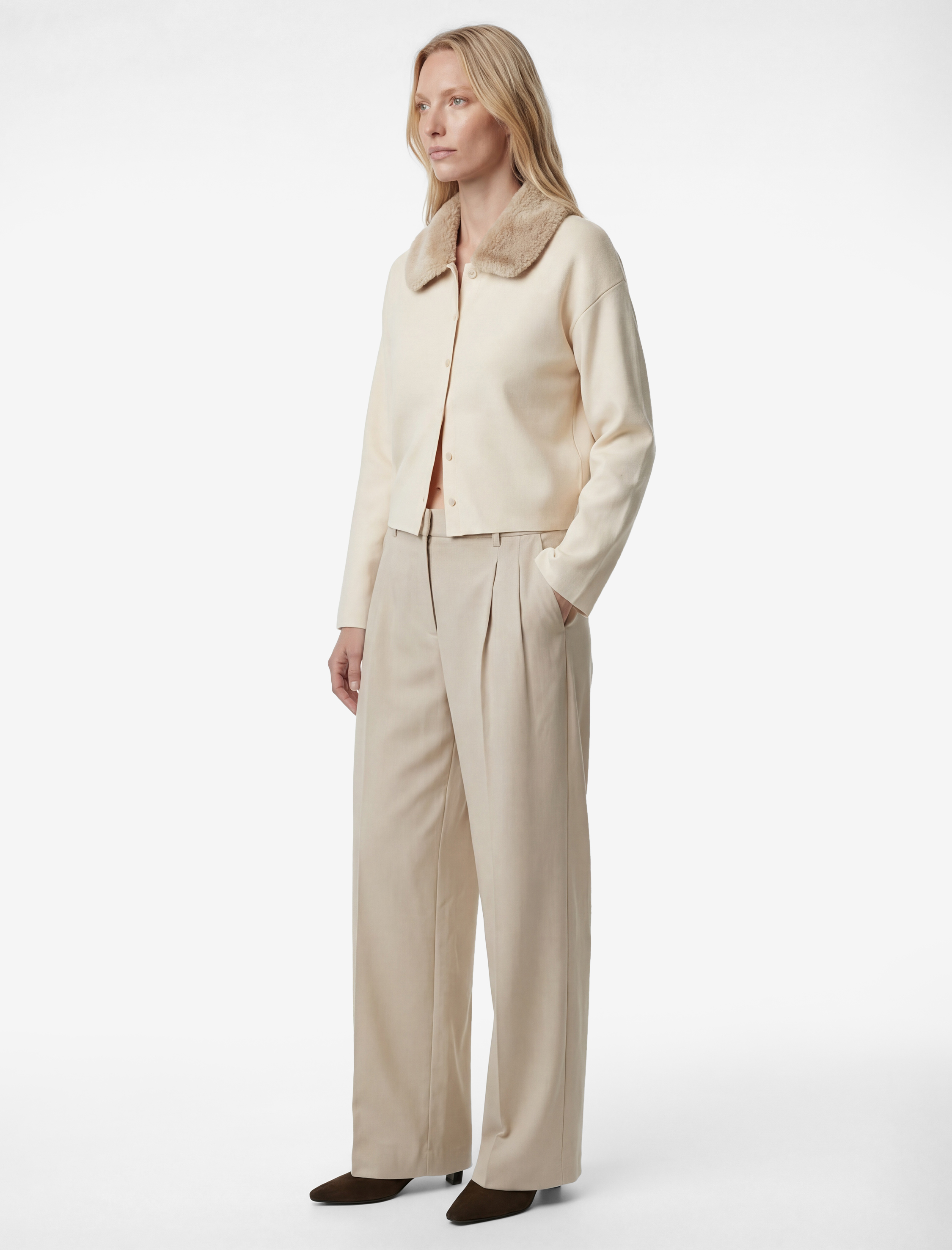   Uzun Kollu Düğmeli Çıkarılabilir Suni Kürk Yakalı Hırka