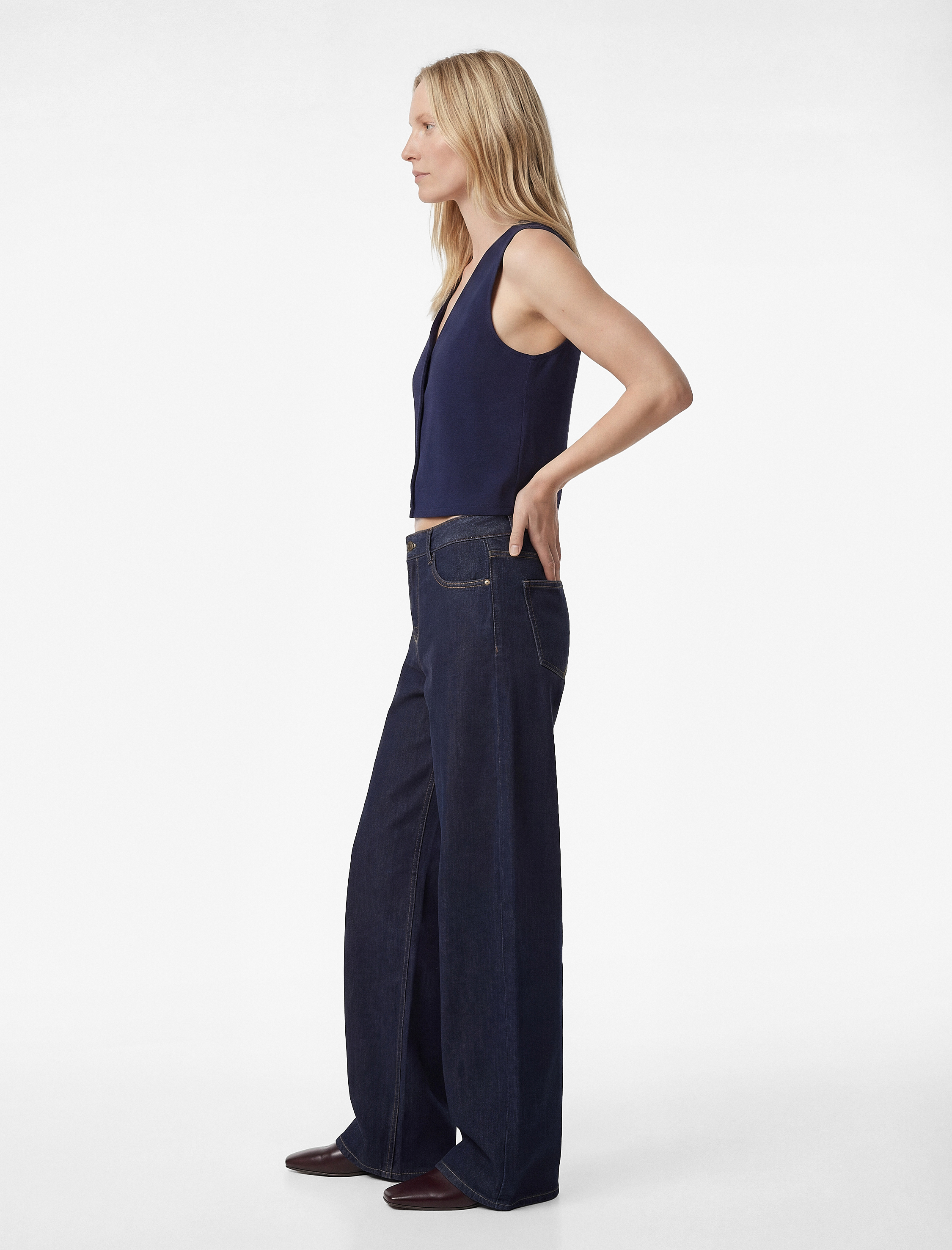   V Yaka Düğmeli Triko Yelek