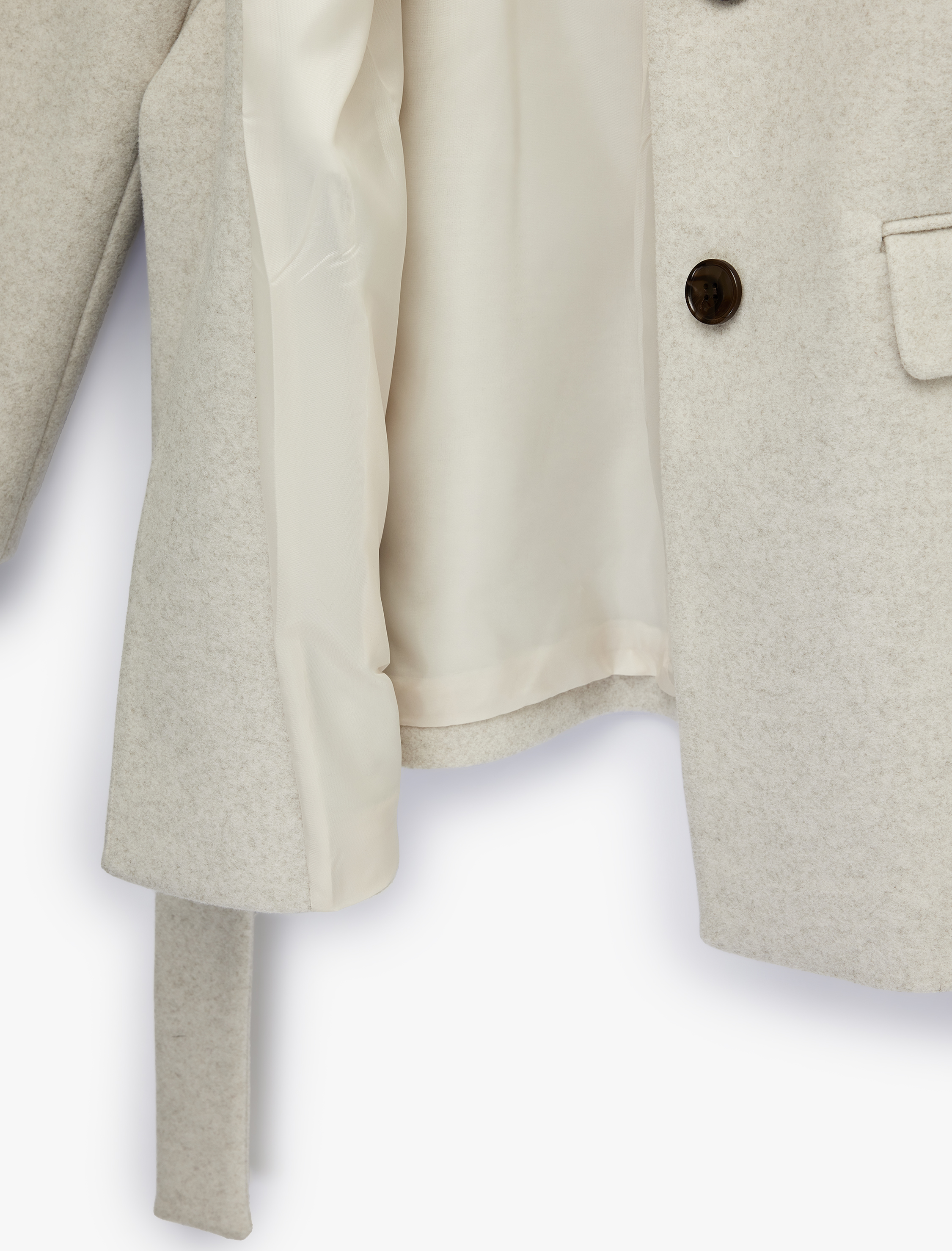   Uzun Kollu Cepli Kemer Detaylı Kruvaze Düğmeli Kısa Kaşe Mont