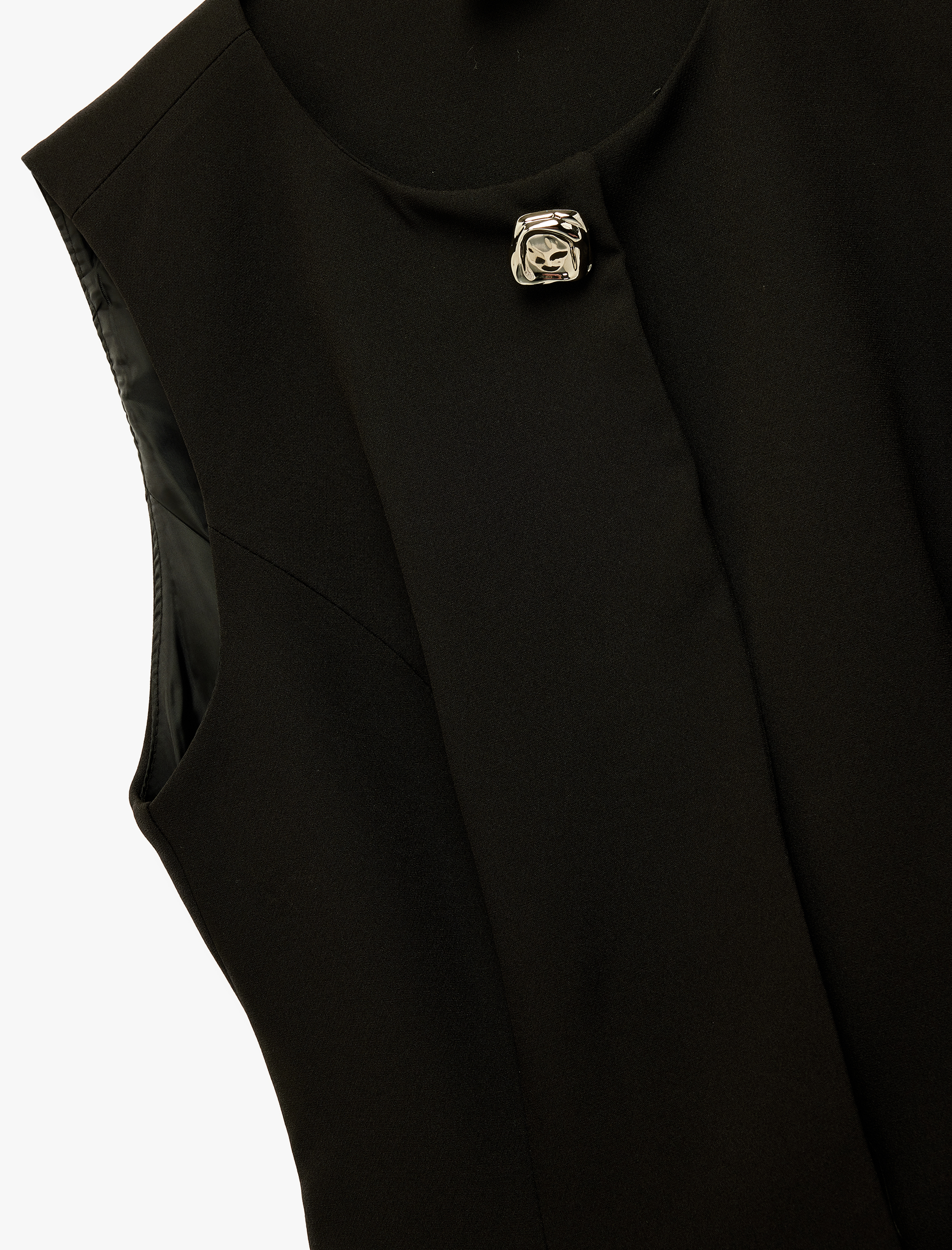   Bisiklet Yaka Metal Aksesuarlı Kolsuz Peplum Bluz