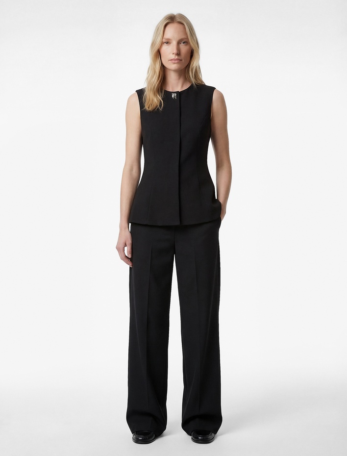  Bisiklet Yaka Metal Aksesuarlı Kolsuz Peplum Bluz