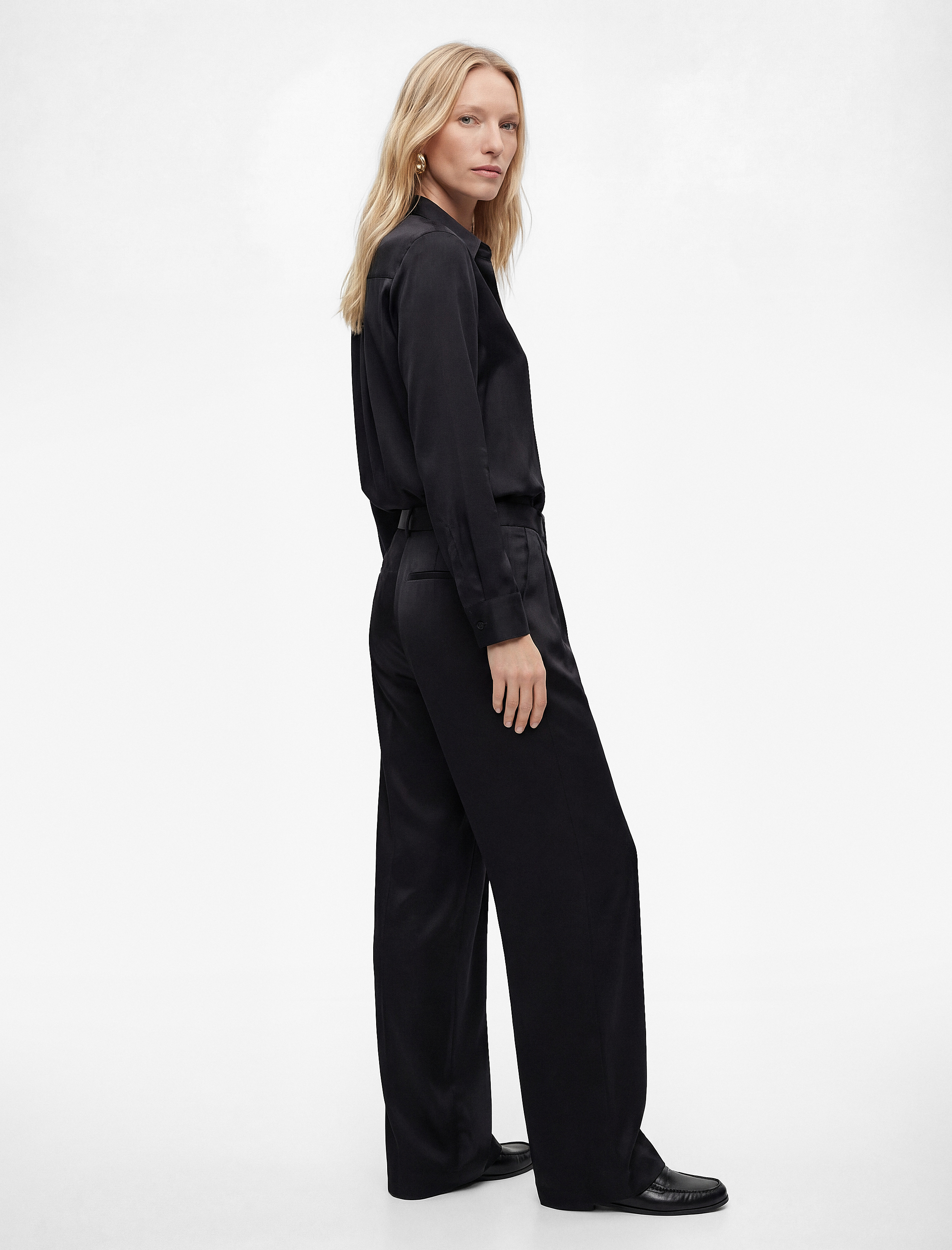   Regular Fit Uzun Kollu Klasik Yaka Düğmeli Saten Gömlek