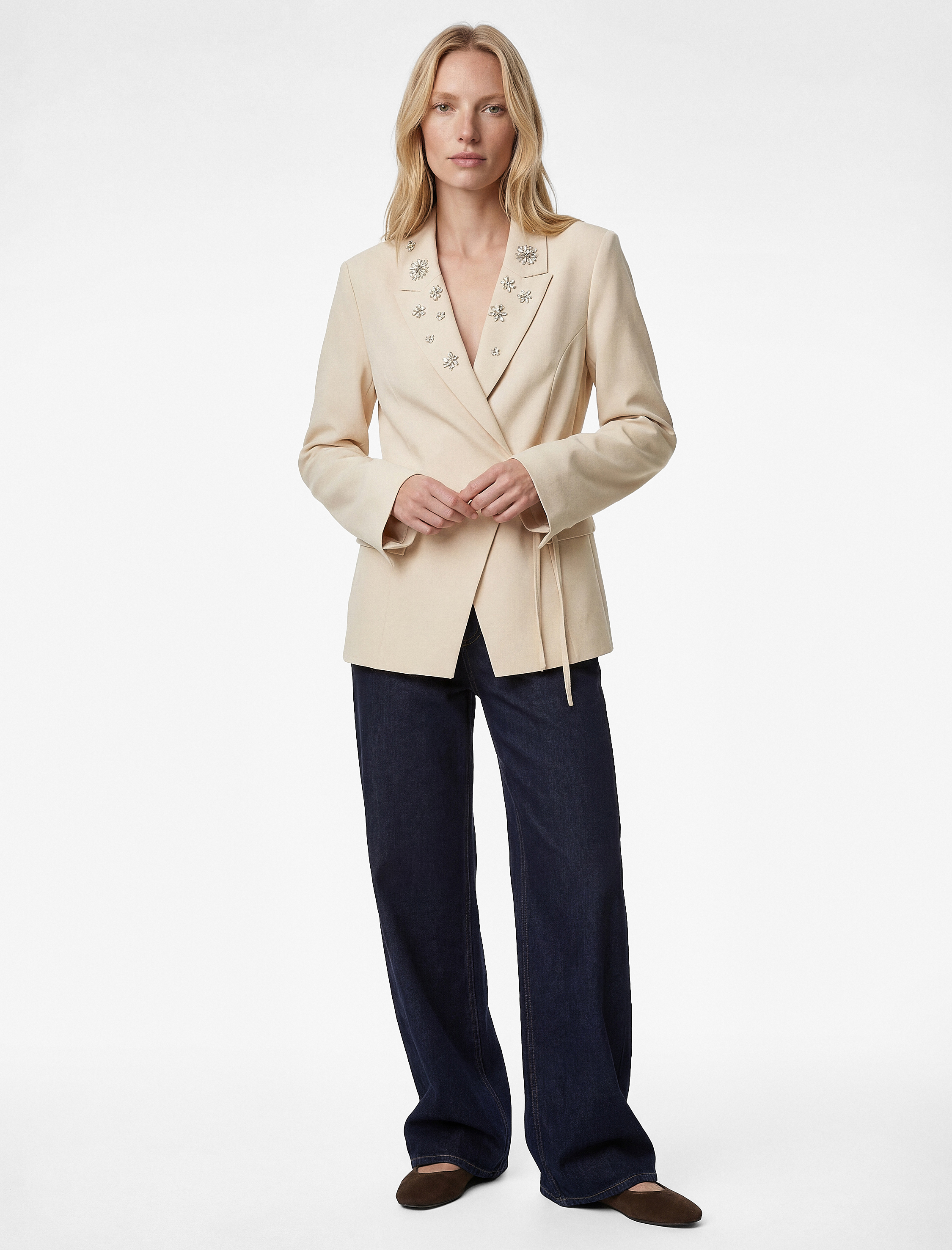   Uzun Kollu Cepli Bağlama Detaylı Taşlı Blazer Ceket