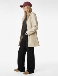 Uzun Kollu Cepli Fermuarlı Düğme Detaylı Kapüşonlu Yağmurluk