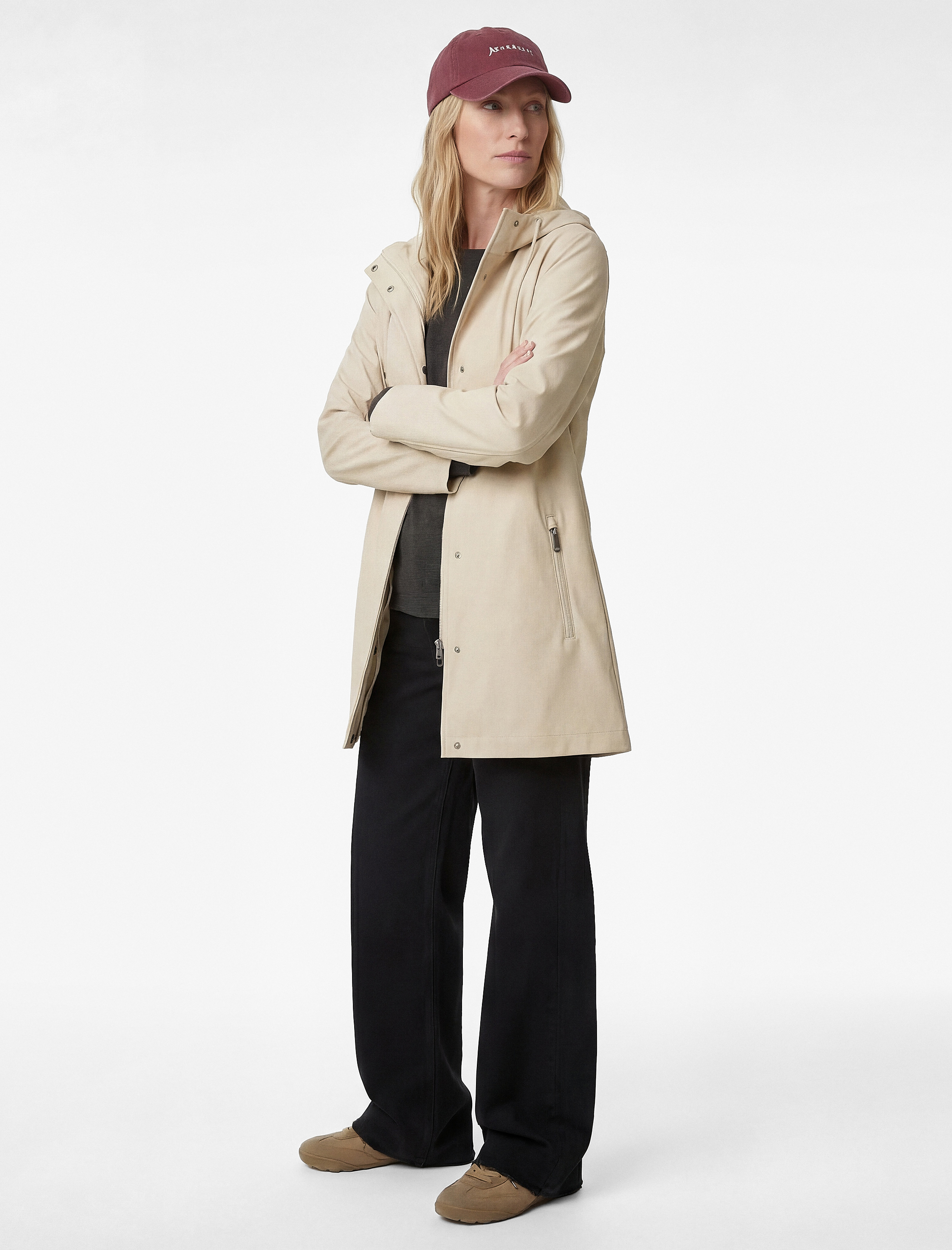   Uzun Kollu Cepli Fermuarlı Düğme Detaylı Kapüşonlu Yağmurluk