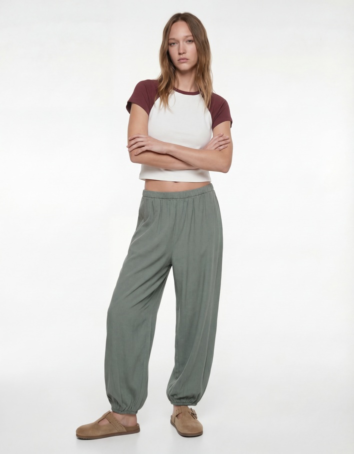  Slim Fit Pamuklu Renk Bloklu Kısa Kollu Bisiklet Yaka Crop Tişört Pijama Üstü