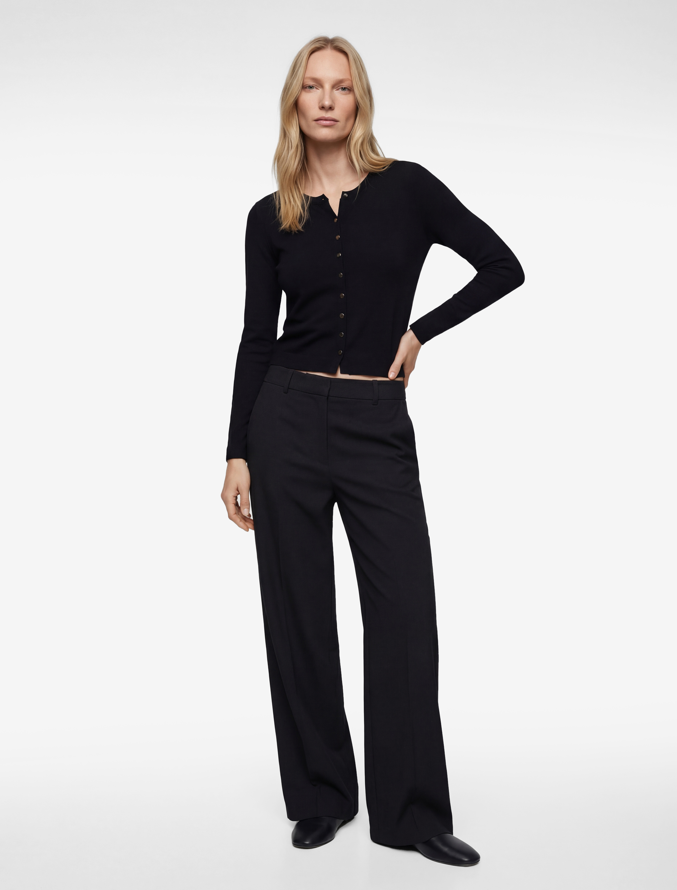   Düğmeli Uzun Kollu Bisiklet Yaka Triko Hırka