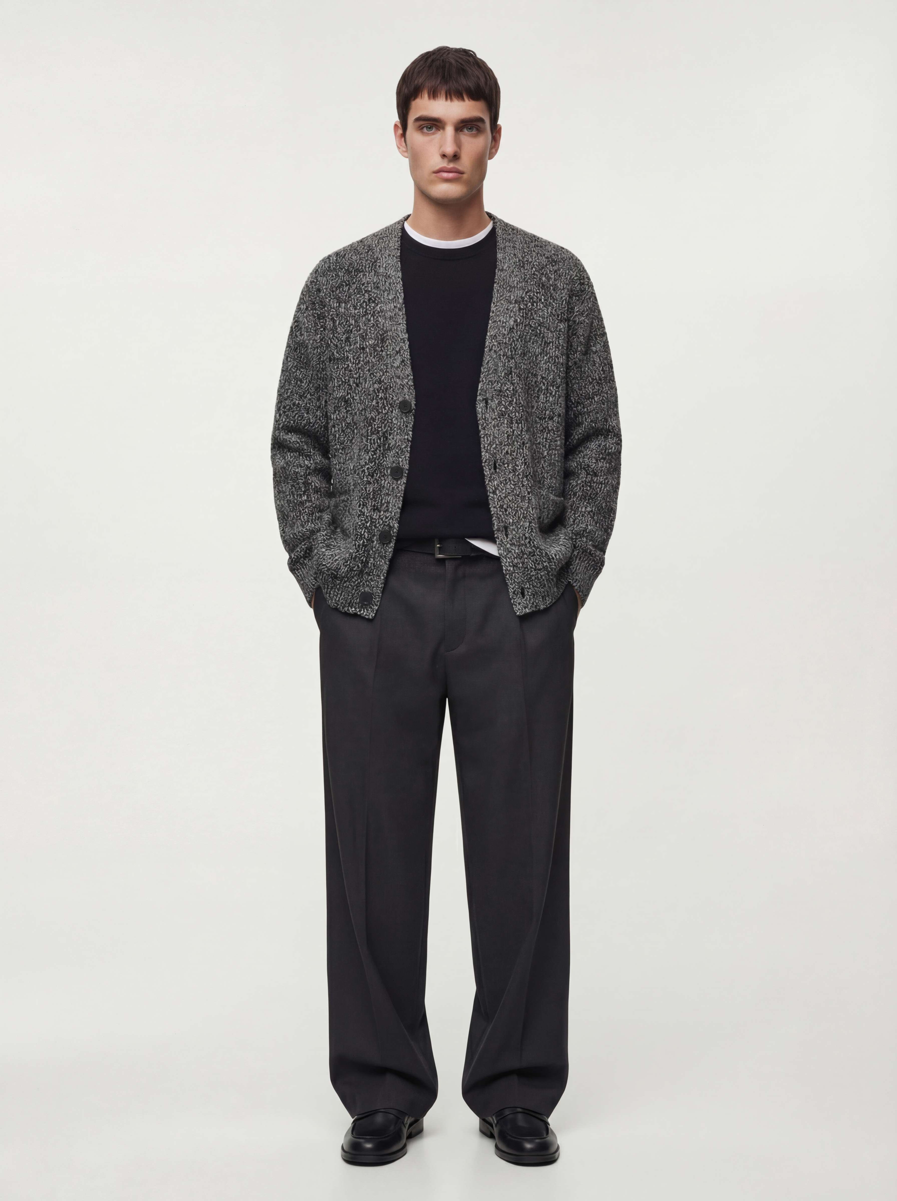   Uzun Kollu Cepli Düğmeli V Yaka Triko Hırka