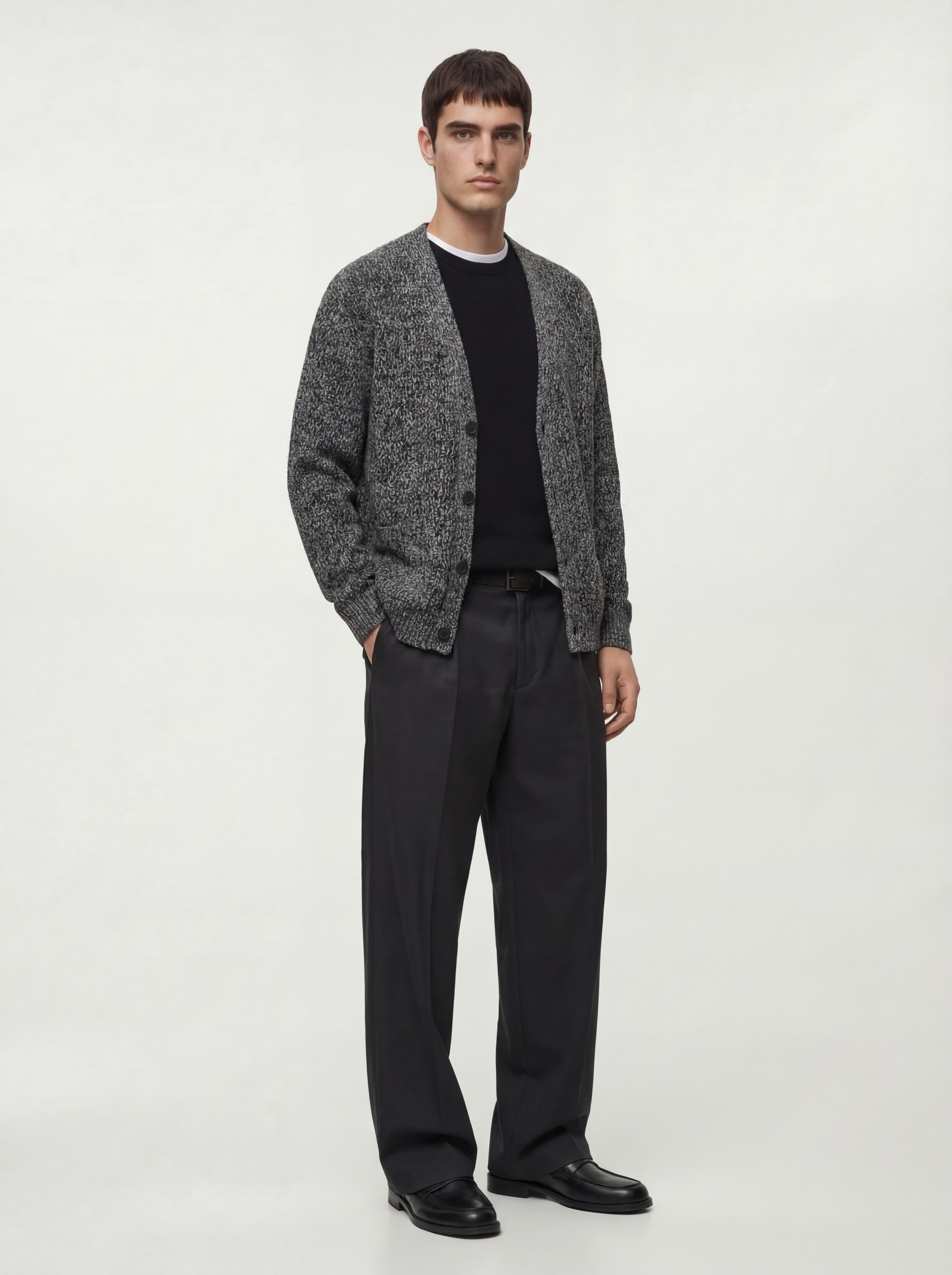   Uzun Kollu Cepli Düğmeli V Yaka Triko Hırka