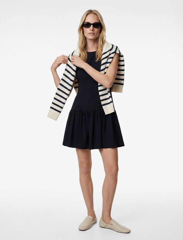  Yuvarlak Yaka Kolsuz Fırfırlı Mini Elbise