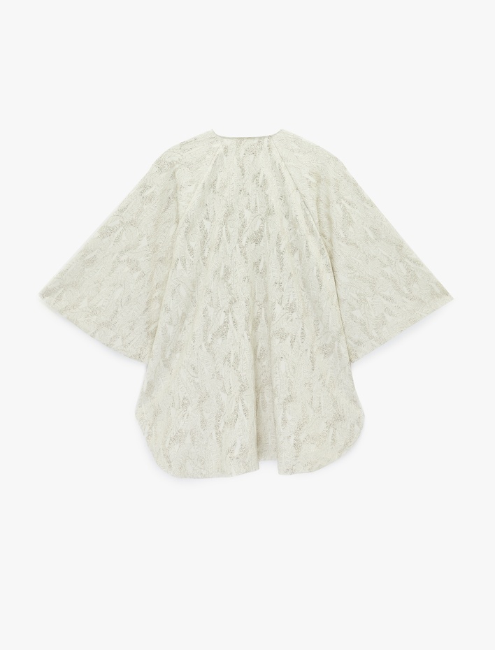  Yuvarlak Kesik Yaka 3/4 Geniş Kol Metalik İplik Detaylı Desenli Parıltılı Tunik