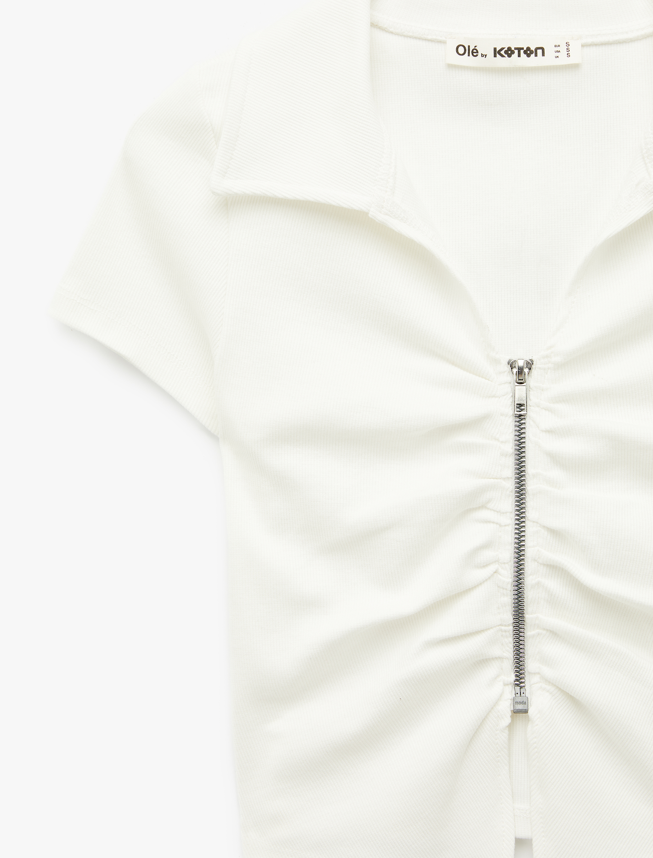   Slim Fit Kısa Kollu Klasik Yaka Fermuar Detaylı Tişört