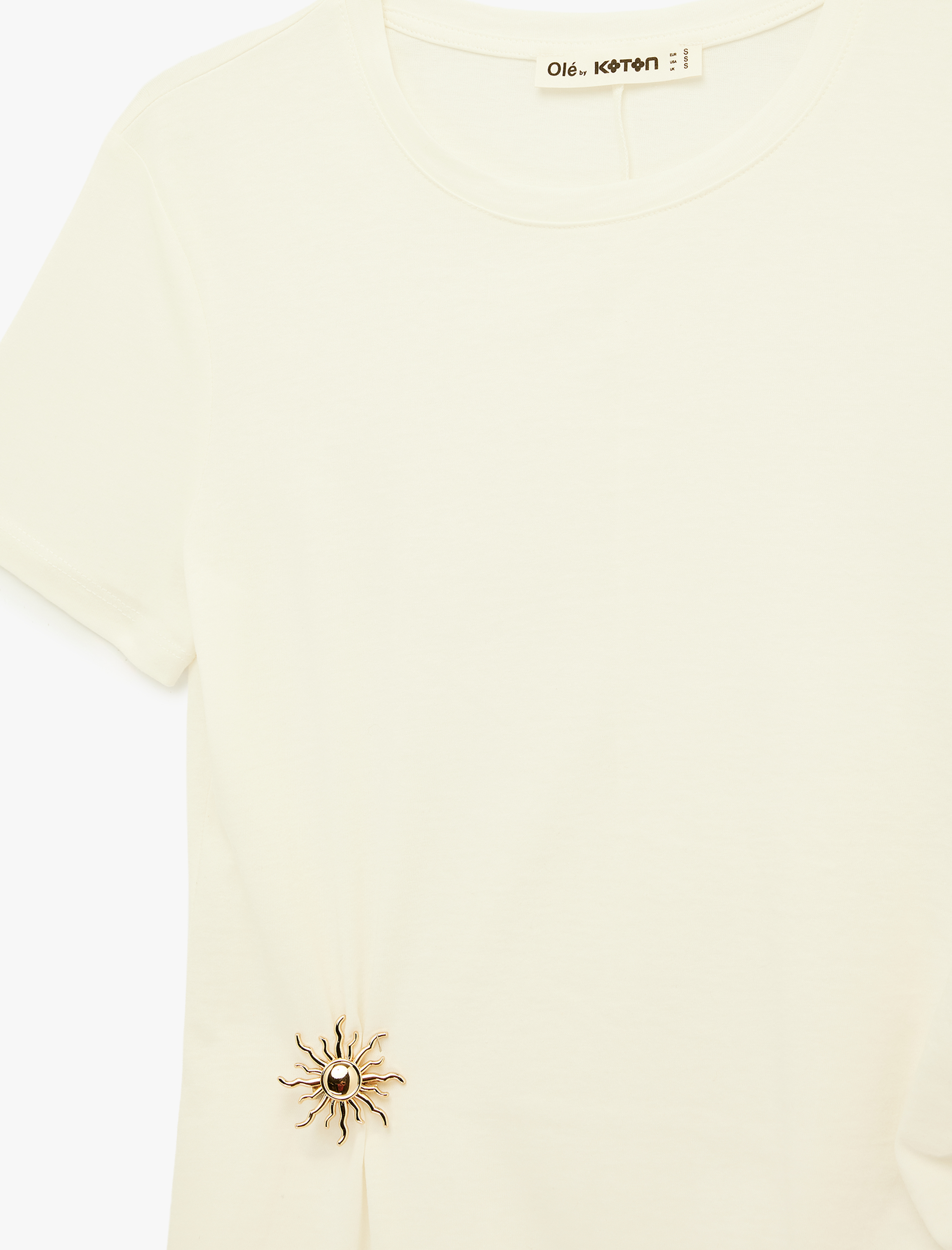   Metal Aksesuarlı Bisiklet Yaka Kısa Kollu Pamuklu Tişört