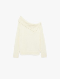 Dar Kesim Uzun Kollu Kayık Yaka Triko Omzu Açık Kazak