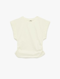 Pamuklu Kısa Kollu Bisiklet Yaka İnci İşleme Detaylı Tişört