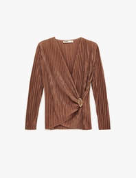 Uzun Kollu Aksesuar Detaylı Kruvaze Piliseli Bluz