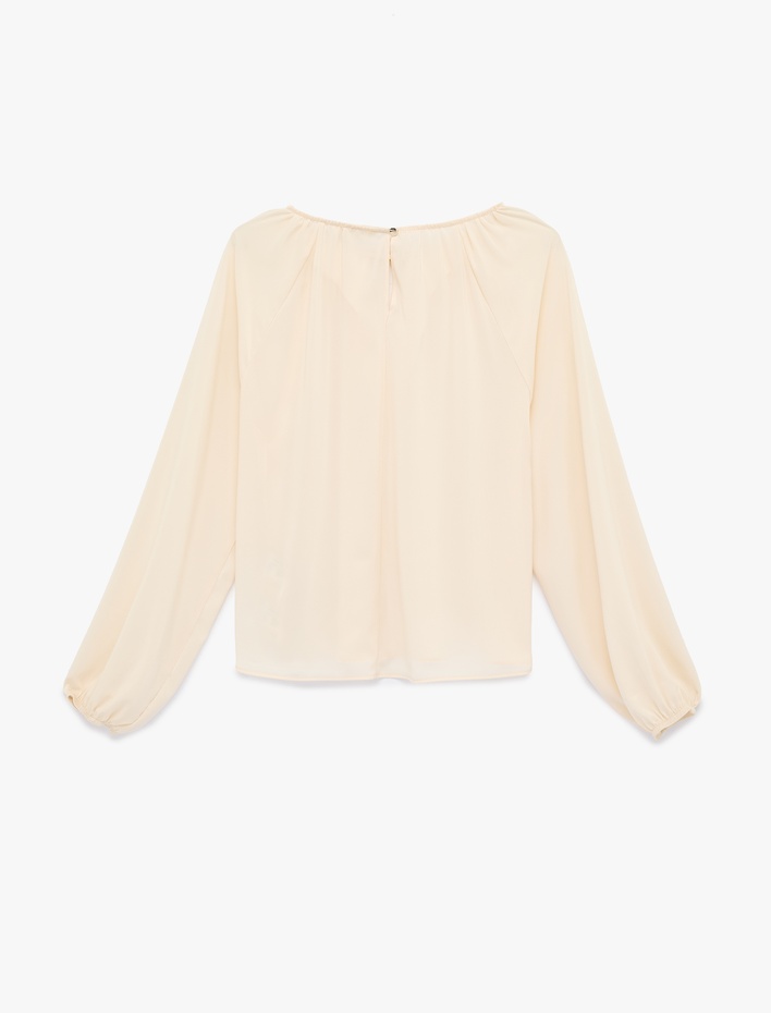  Uzun Balon Kollu Aksesuar Detaylı Şifon Bluz