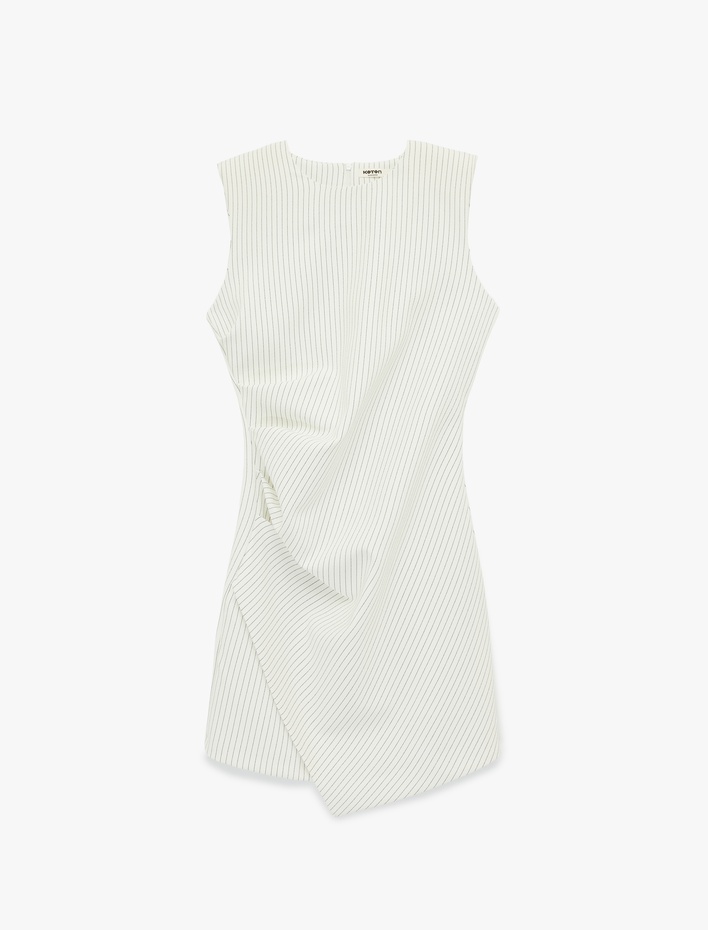  Asimetrik Drape Detaylı A Kesim Bisiklet Yaka Kolsuz Mini Elbise