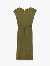 Bel Bağlama Detaylı Yırtmaçlı Bisiklet Yaka Kolsuz Simli Piliseli Midi Elbise