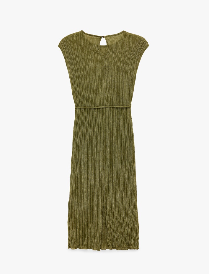  Bel Bağlama Detaylı Yırtmaçlı Bisiklet Yaka Kolsuz Simli Piliseli Midi Elbise