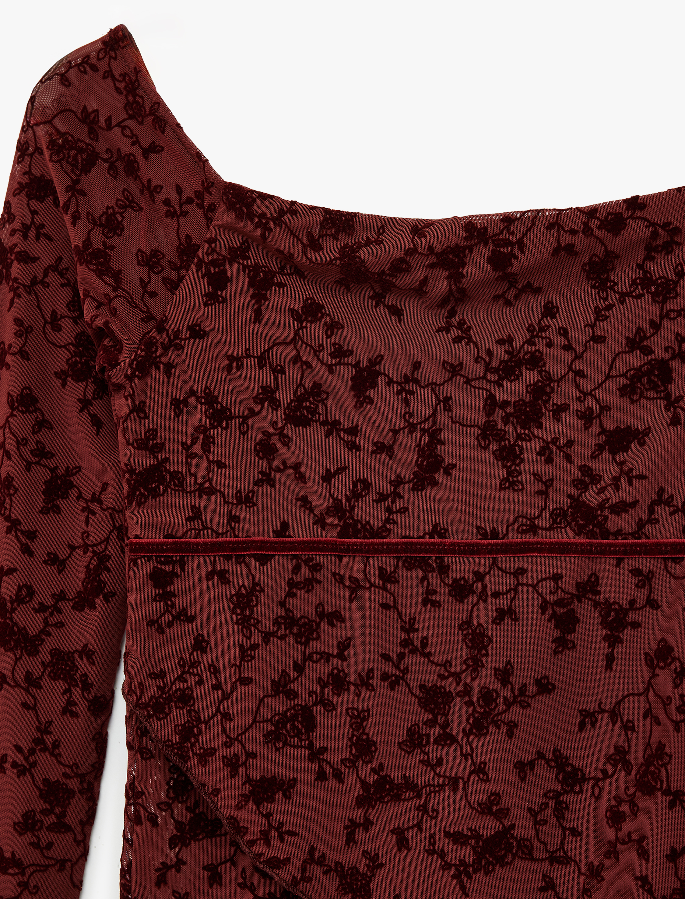   Asimetrik Kesim Uzun Kollu Tül Omzu Açık Tişört