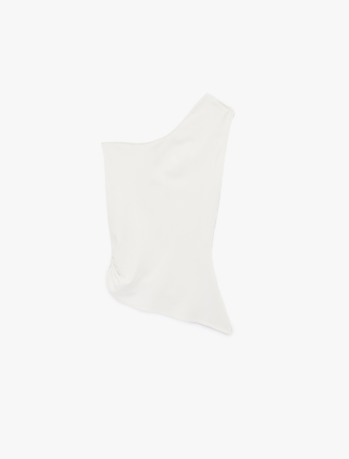  Viskon Asimetrik Metal Aksesuar Detaylı Kolsuz Bluz