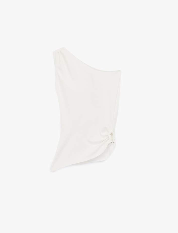  Viskon Asimetrik Metal Aksesuar Detaylı Kolsuz Bluz